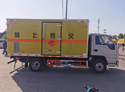 彭泽爆破器材运输车工人安全操作规范与智能技术保障